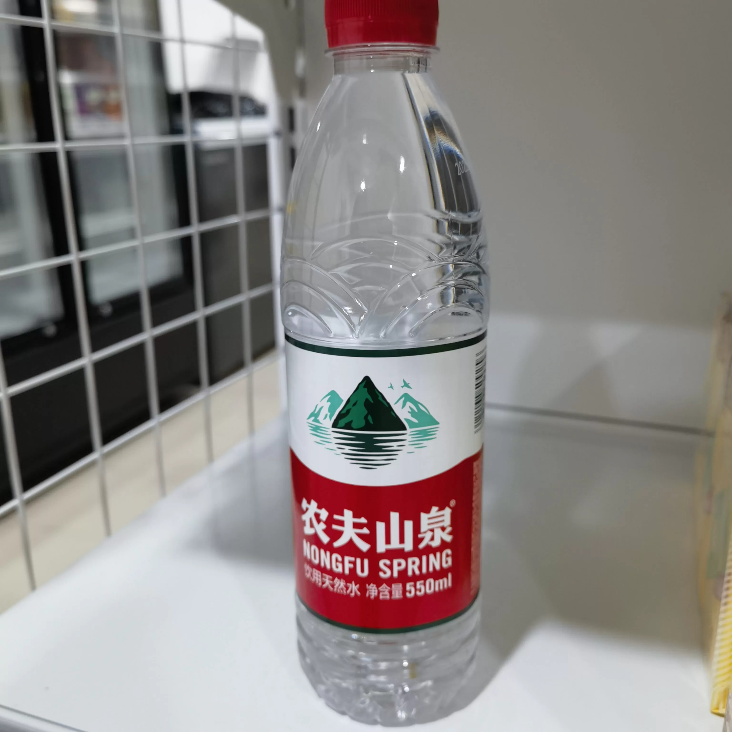 农夫山泉矿泉水550ml
