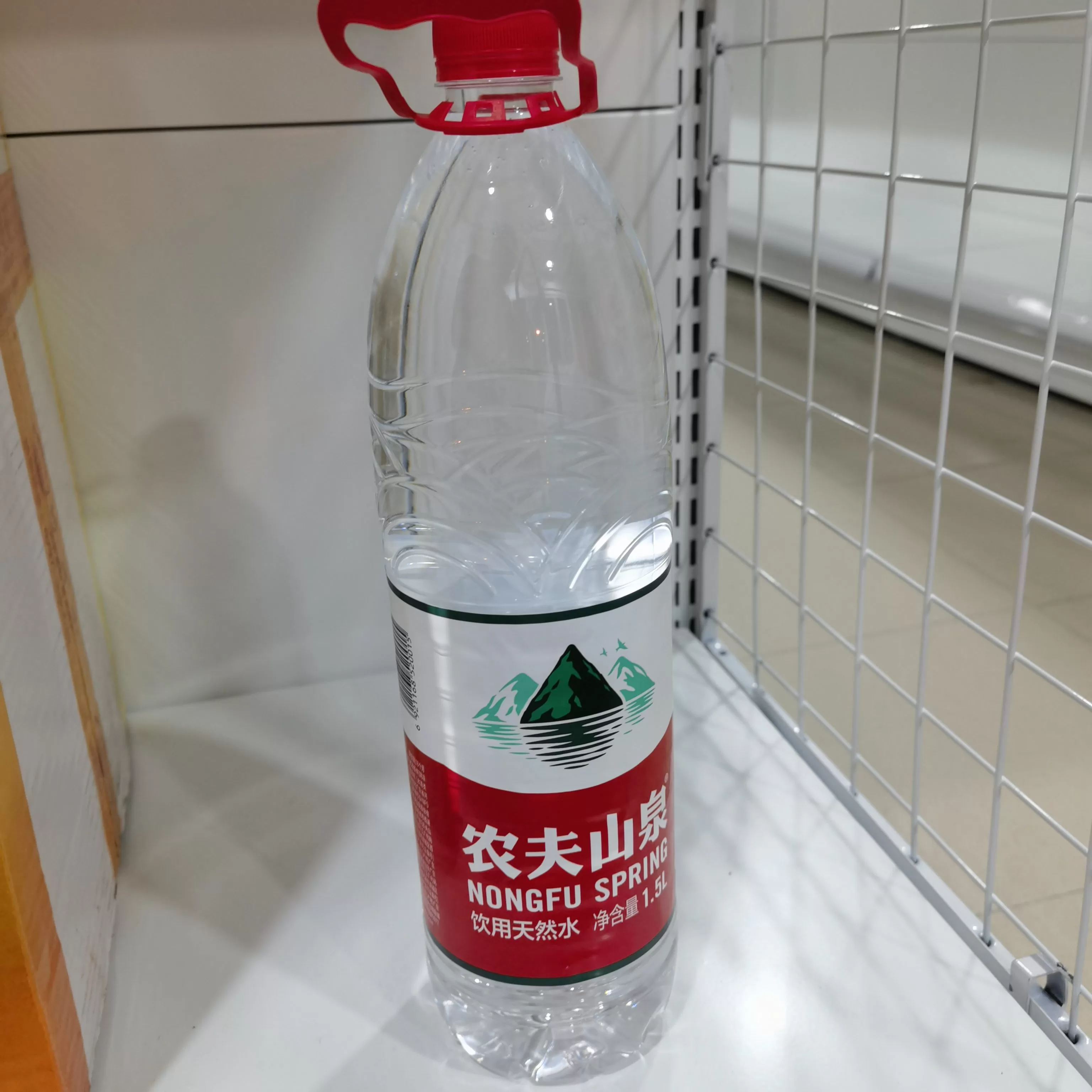 农夫山泉矿泉水1.5L